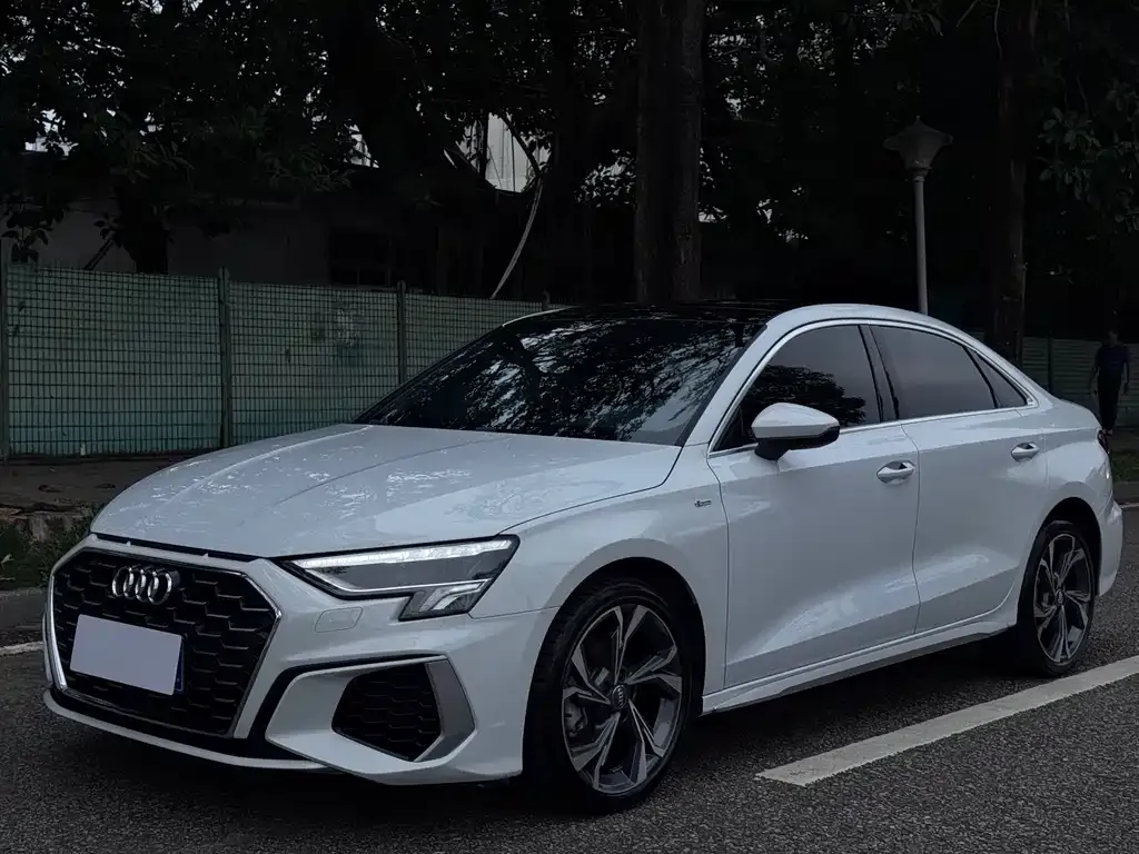 Audi A3 — фото 1