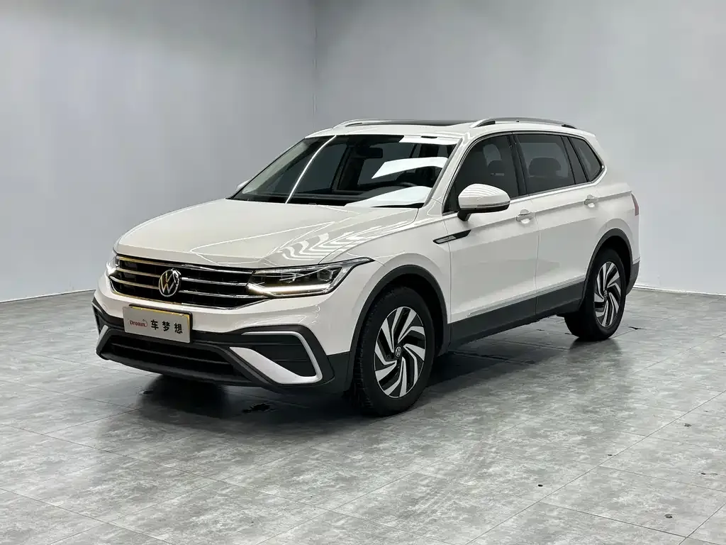 Volkswagen Tiguan L — фото 1