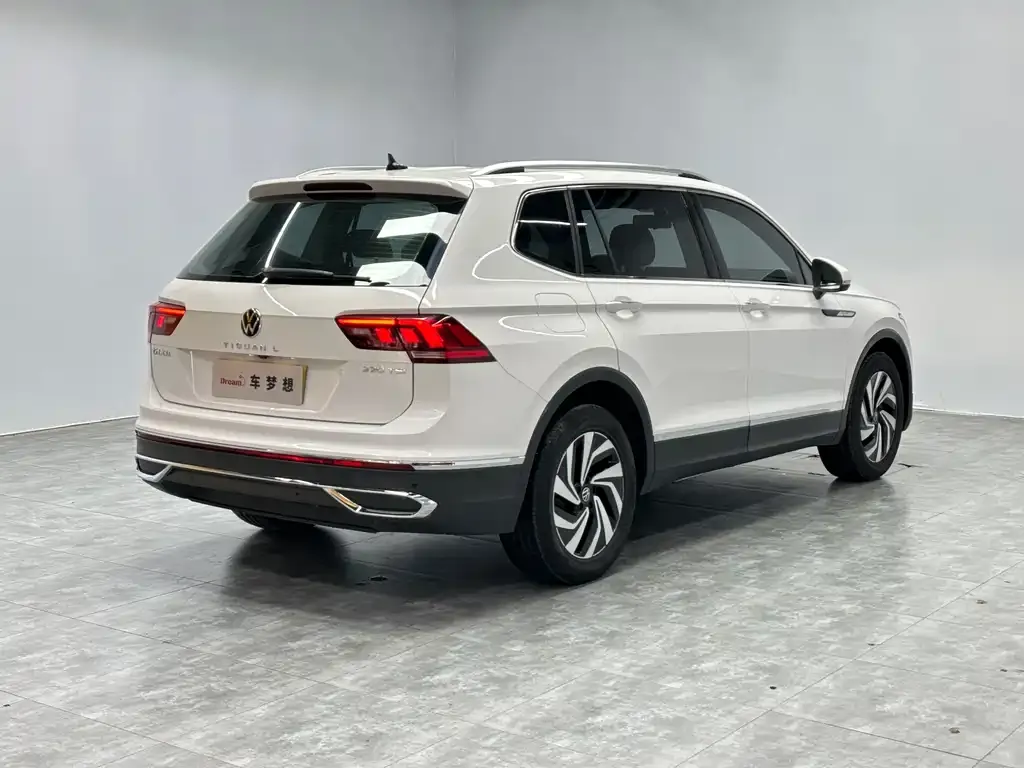 Volkswagen Tiguan L — фото 8