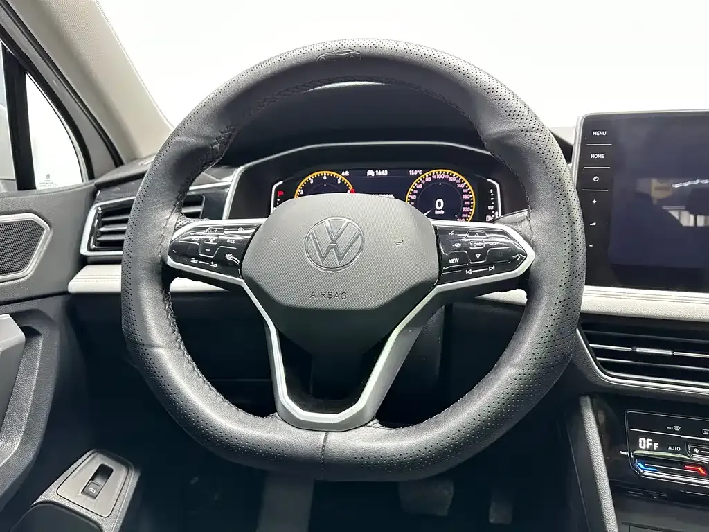 Volkswagen Tiguan L — фото 9