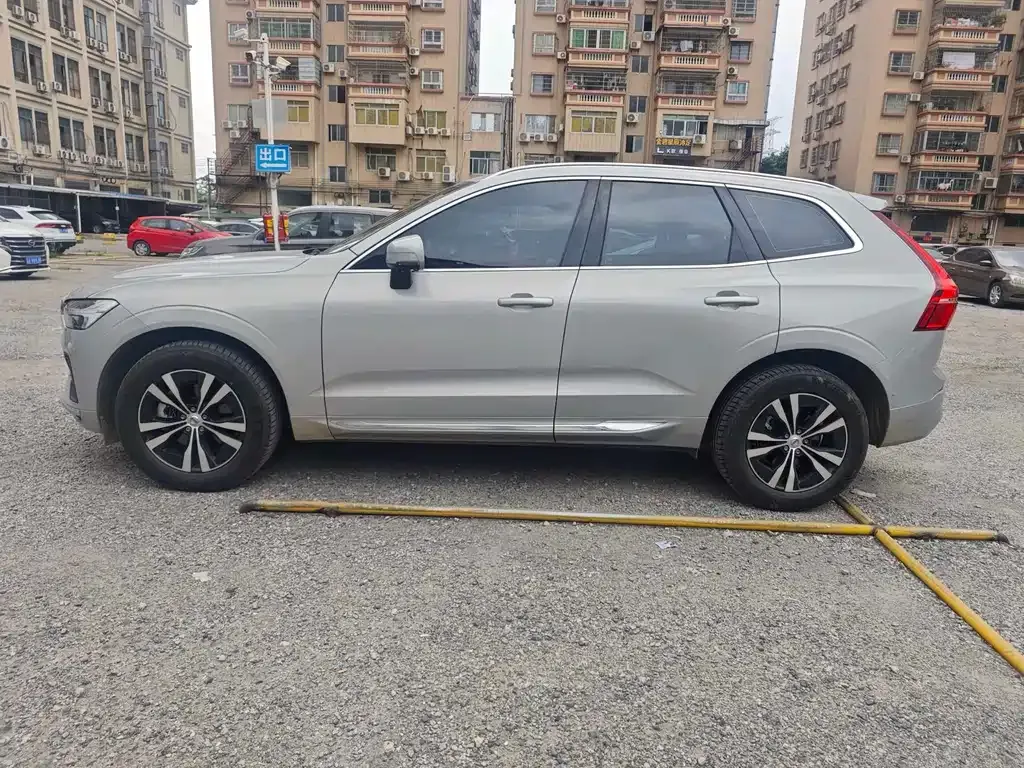 Volvo XC60 — фото 10