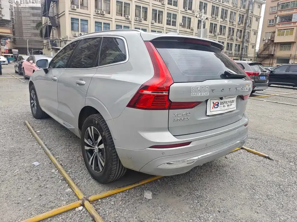 Volvo XC60 — фото 5