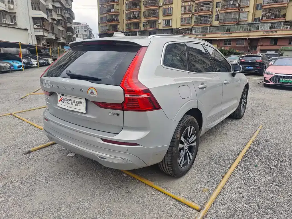 Volvo XC60 — фото 8