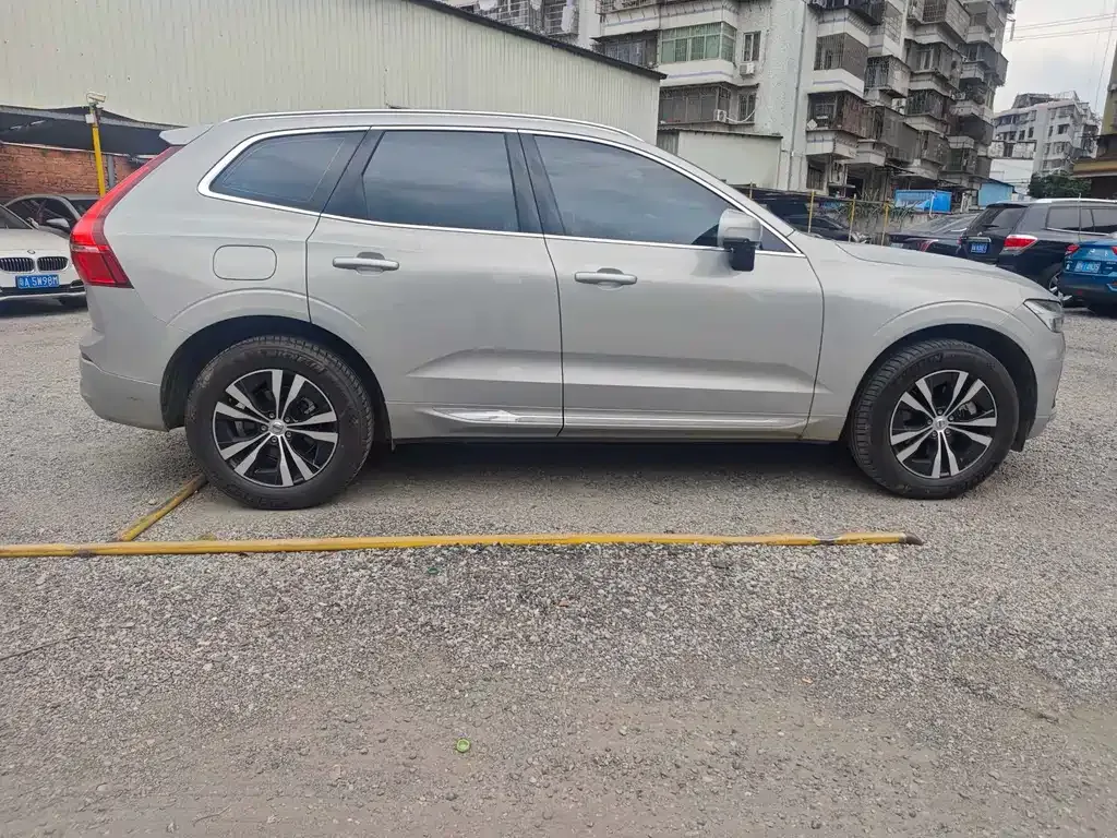 Volvo XC60 — фото 9