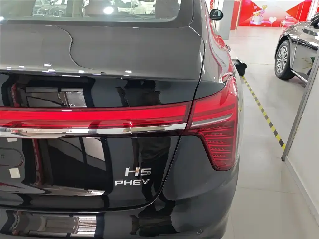 Hongqi H5 PHEV 2025 из CN, фото 6