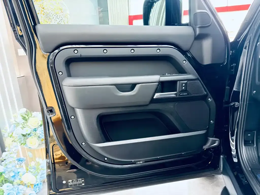 Land Rover Defender — фото 2