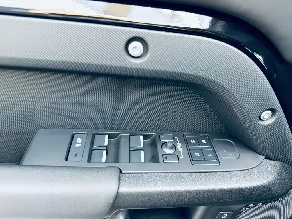 Land Rover Defender — фото 10