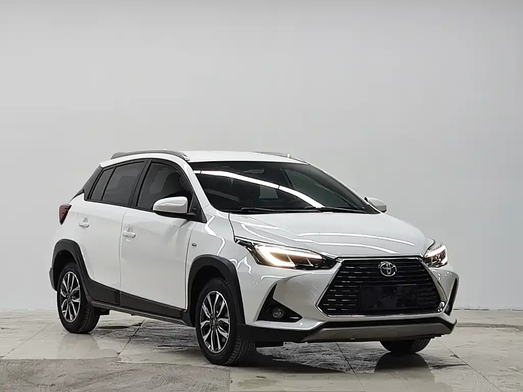 Toyota Yaris L — фото 10