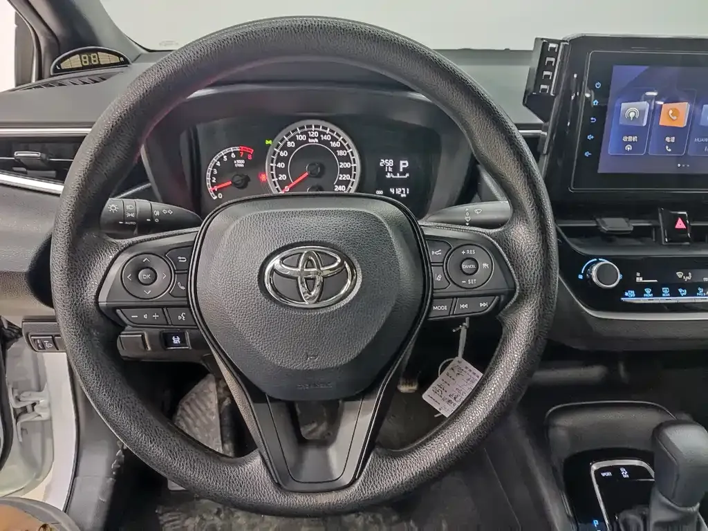 Toyota Yaris L — фото 8