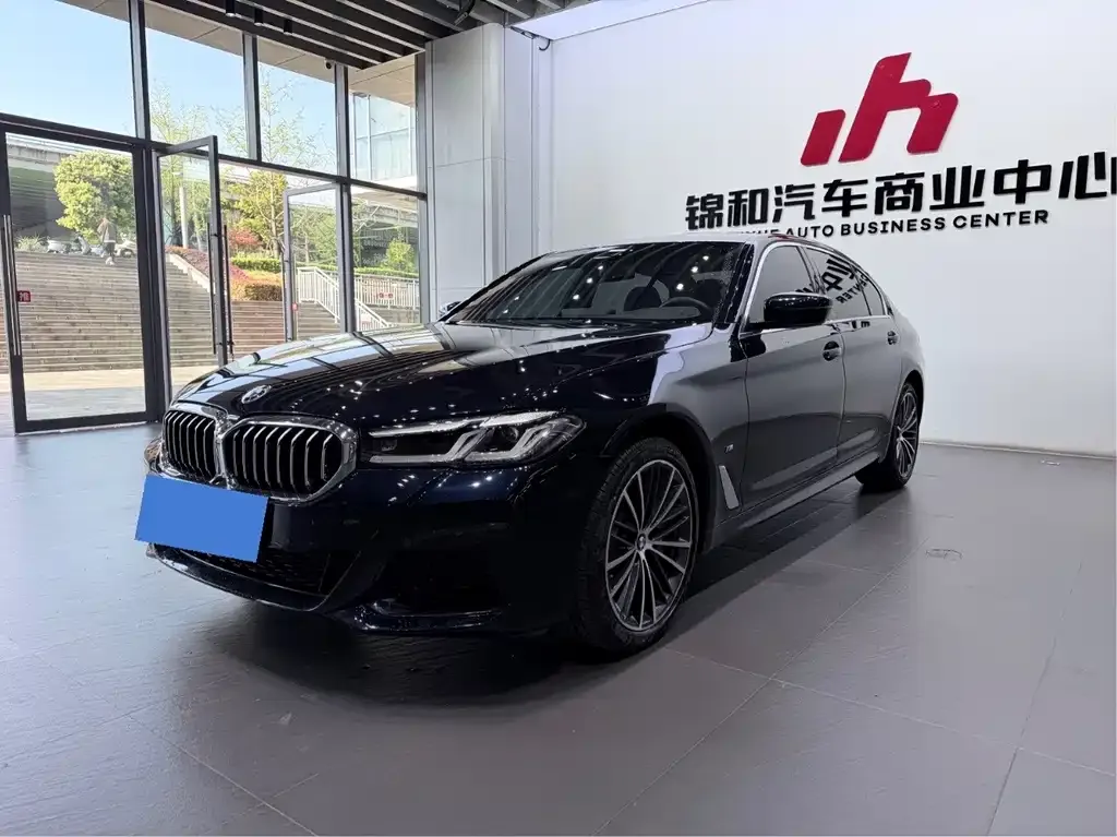 BMW 5 Series — фото 1