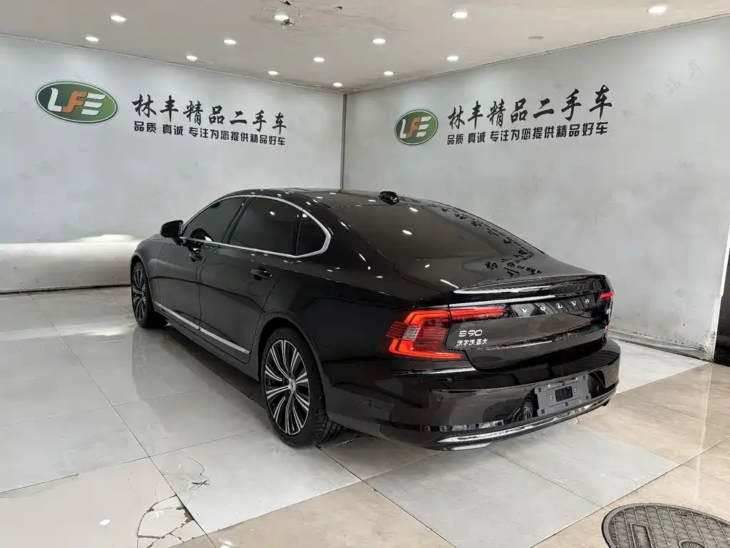 Volvo S90 2024 из CN, фото 4