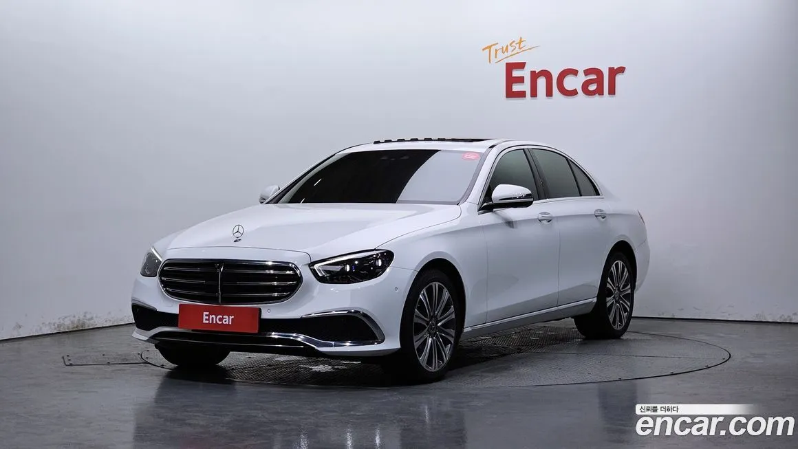 Mercedes-Benz E-Class E300e 4MATIC Exclusive 1