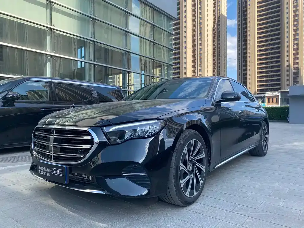 Mercedes-Benz E-Class — фото 1