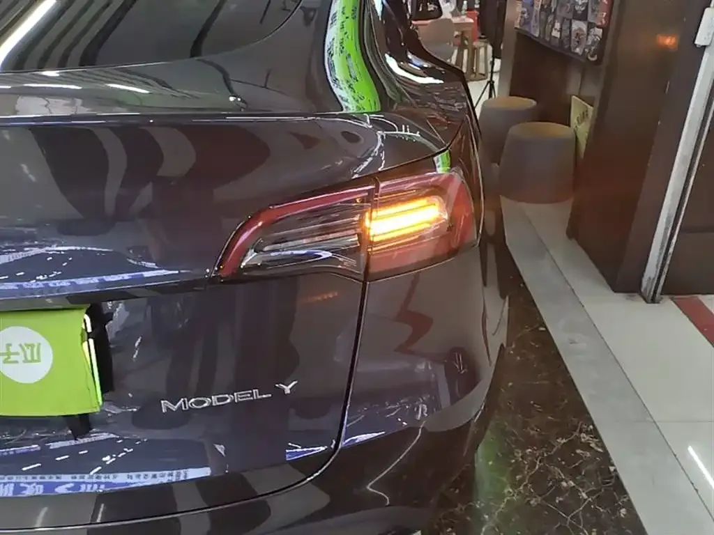 Tesla Model Y — фото 4