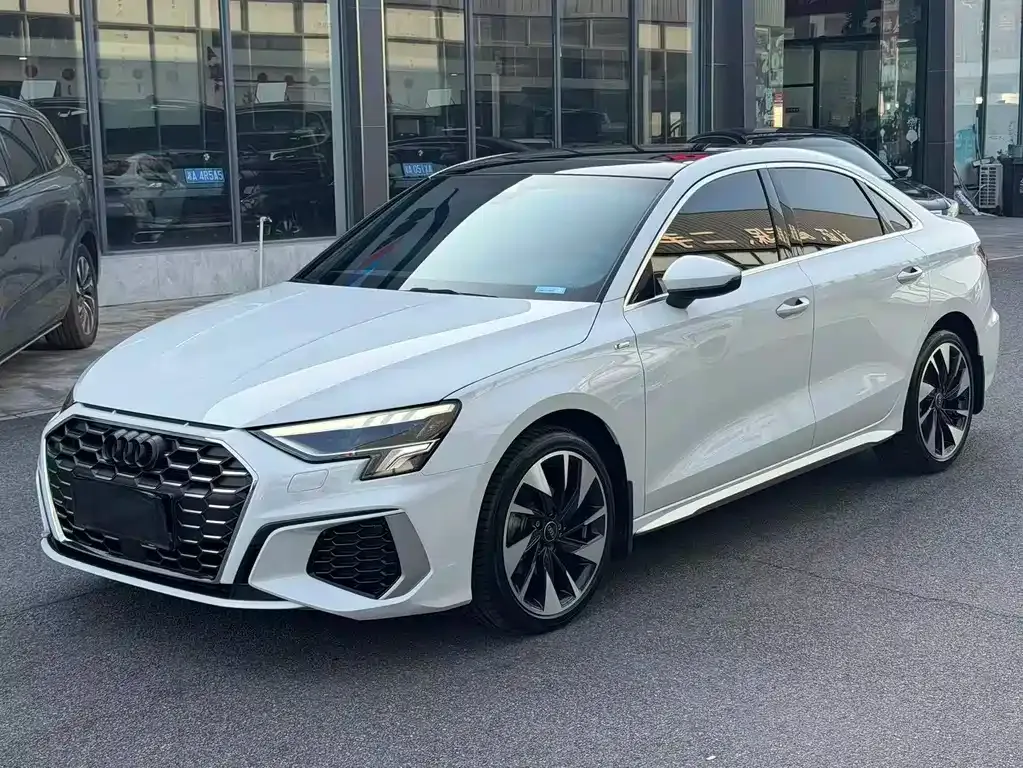 Audi A3 — фото 1