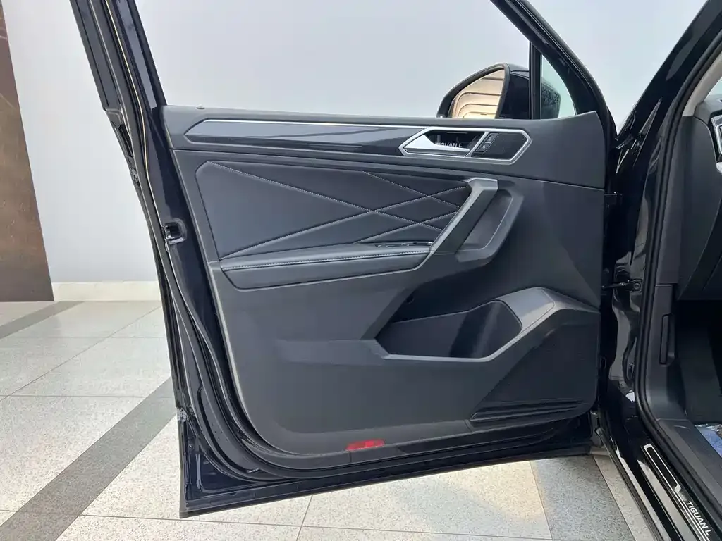 Volkswagen Tiguan L 2023 из CN, фото 6