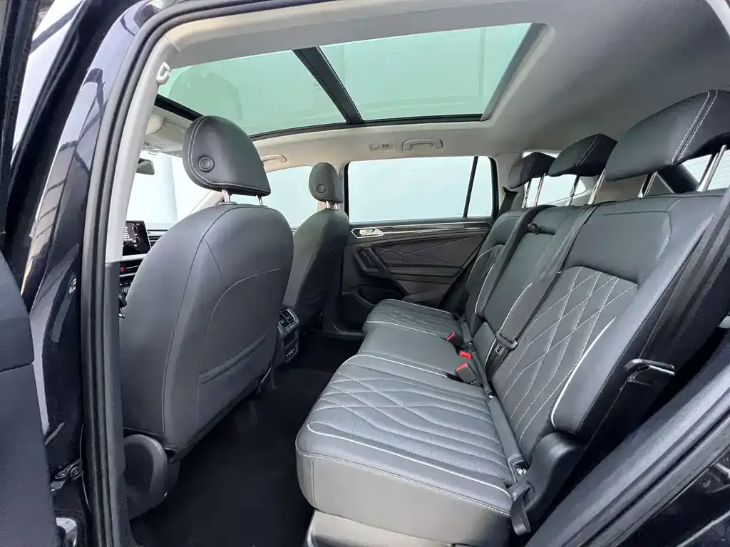 Volkswagen Tiguan L 2023 из CN, фото 7
