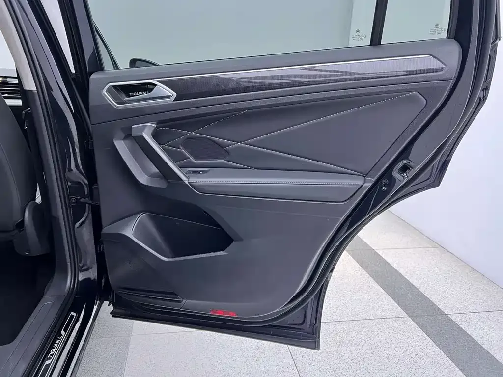 Volkswagen Tiguan L 2023 из CN, фото 3