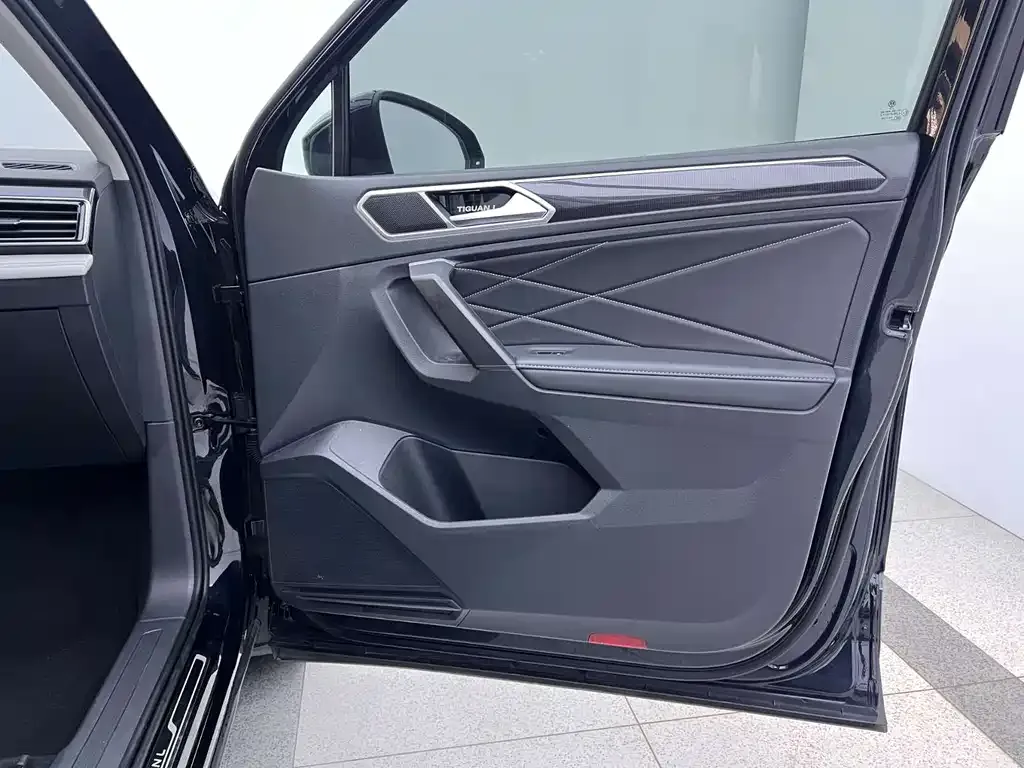 Volkswagen Tiguan L 2023 из CN, фото 5