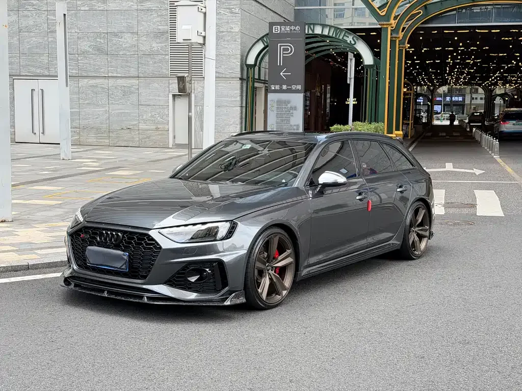 Audi RS 4 — фото 1
