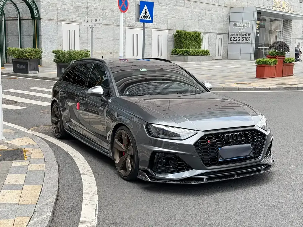 Audi RS 4 — фото 10