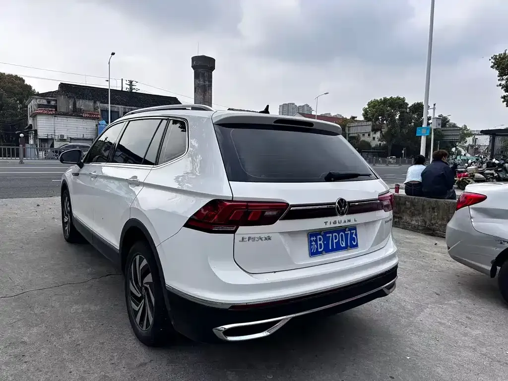 Volkswagen Tiguan L — фото 2