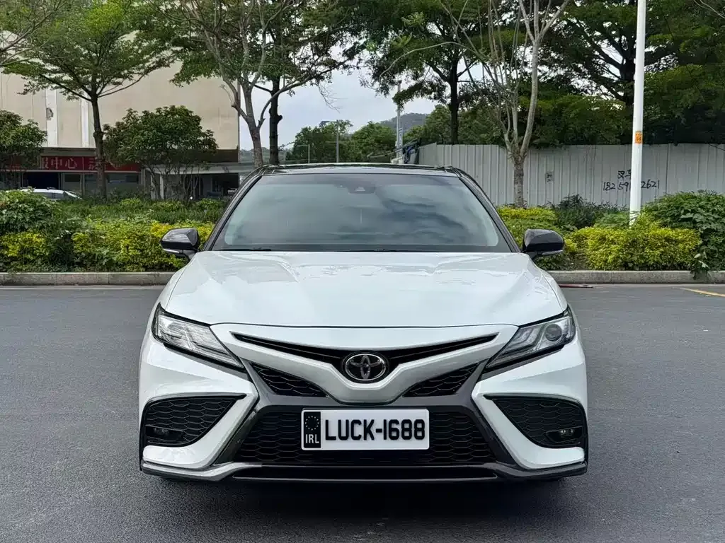 Toyota Camry — фото 9