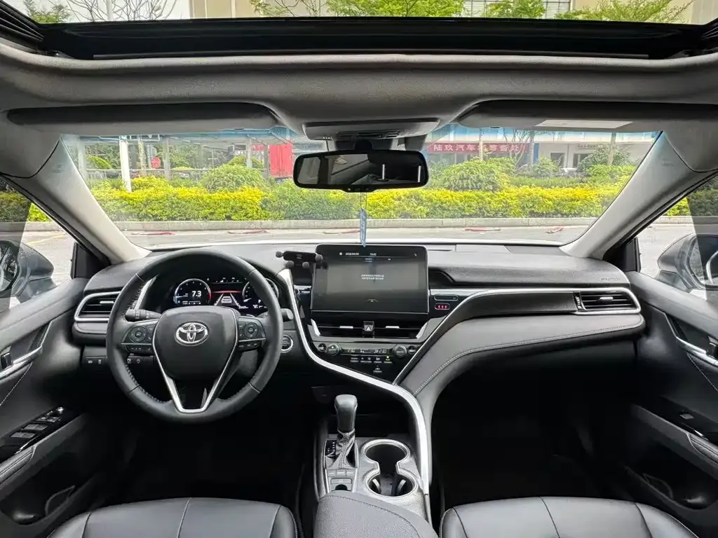 Toyota Camry — фото 4