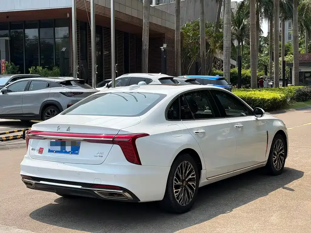 Hongqi H5 — фото 4