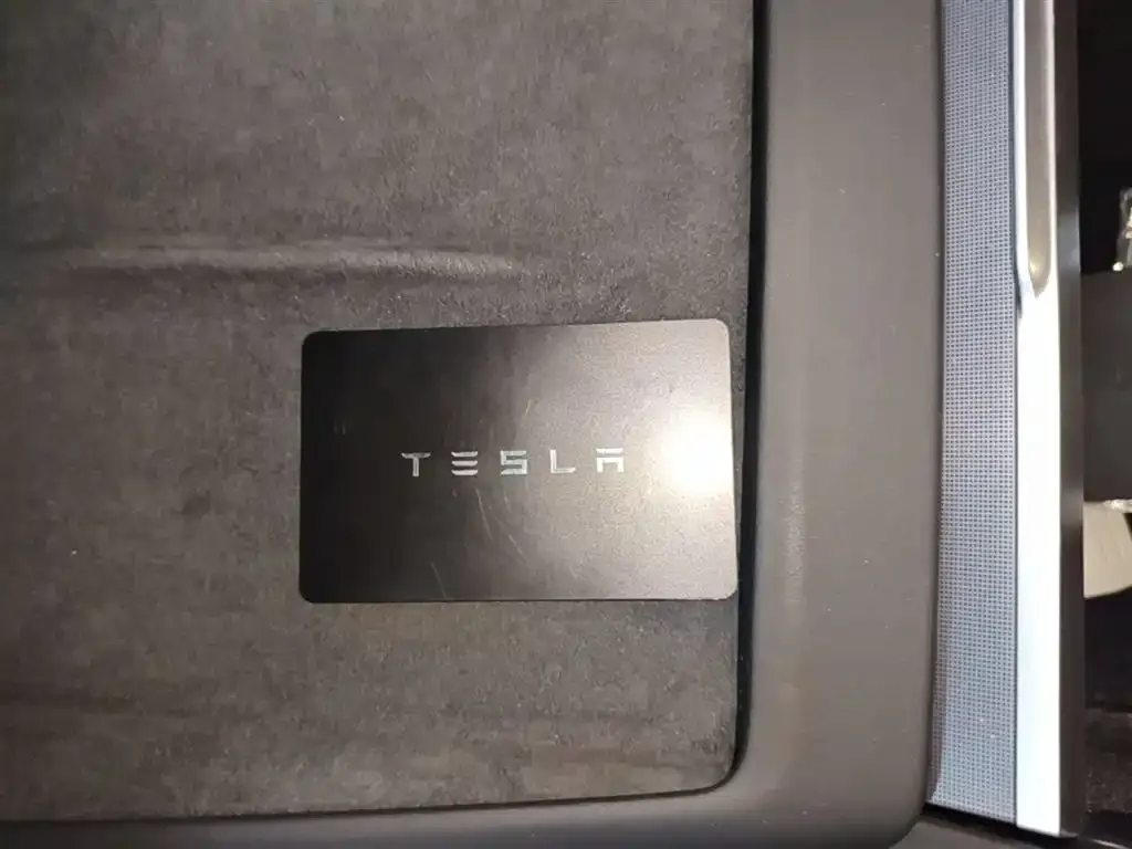 Tesla Model 3 — фото 9