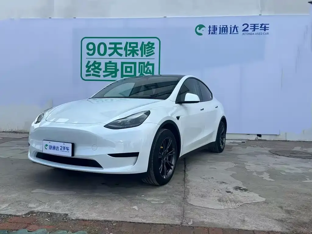Tesla Model Y — фото 1