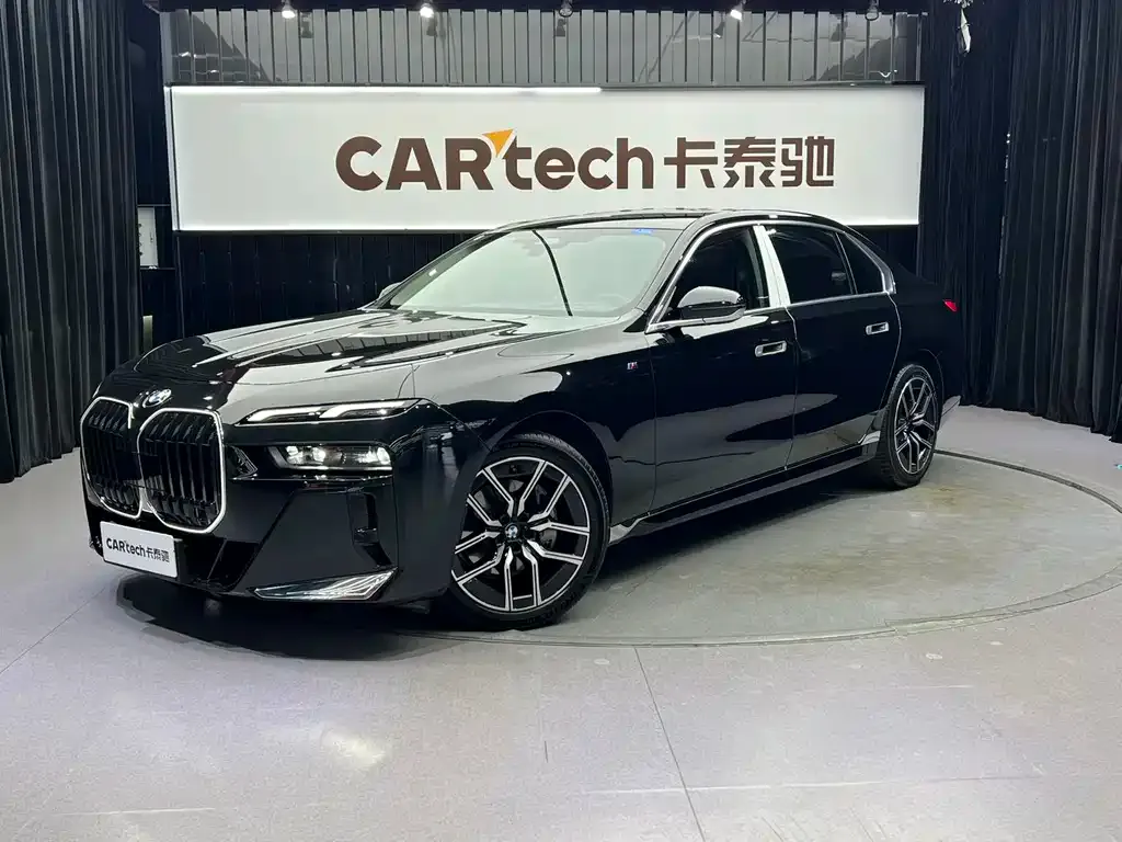 BMW 7 Series — фото 1