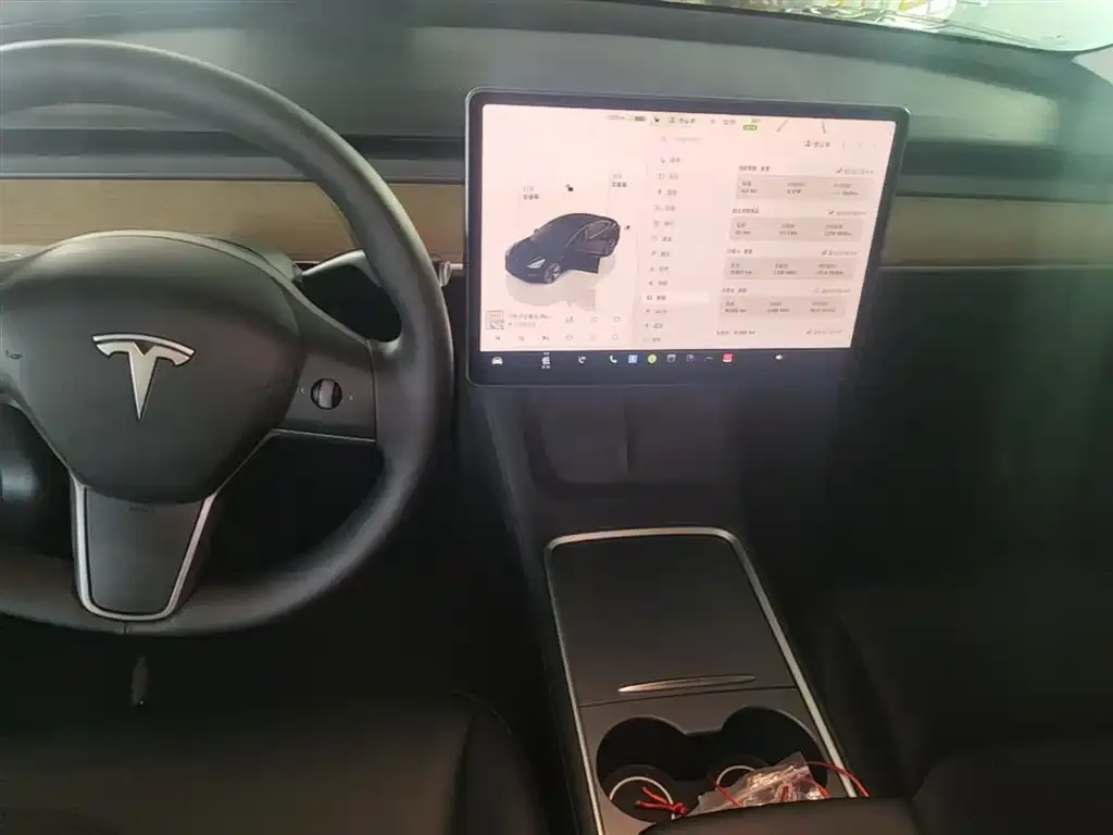 Tesla Model 3 — фото 3