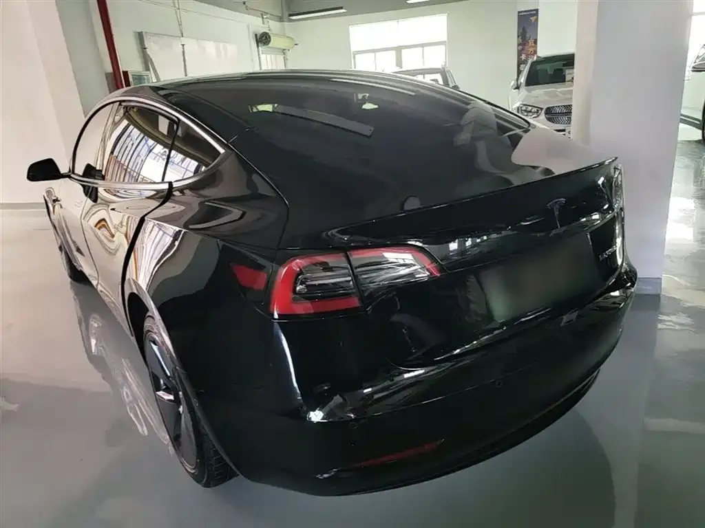 Tesla Model 3 — фото 7