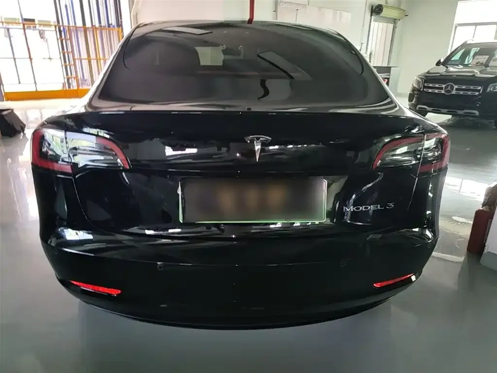 Tesla Model 3 — фото 8