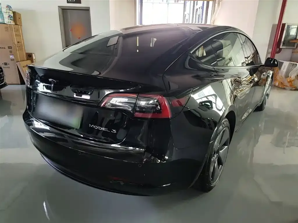 Tesla Model 3 — фото 4