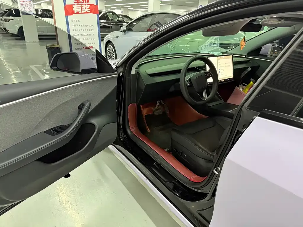 Tesla Model 3 — фото 10