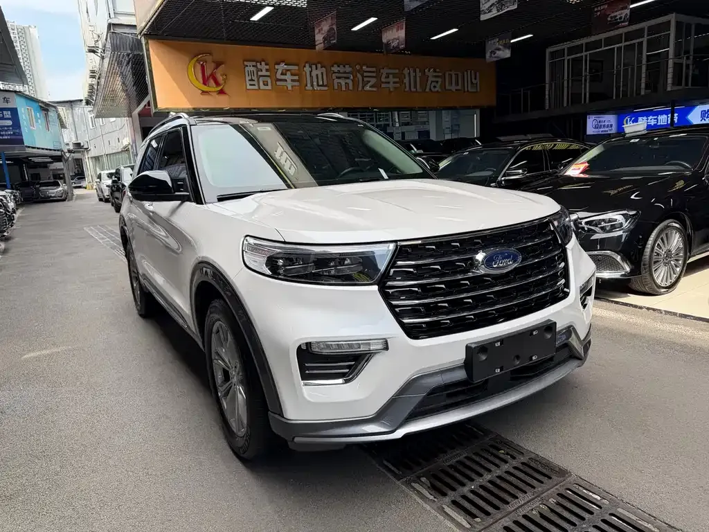 Ford Explorer — фото 10