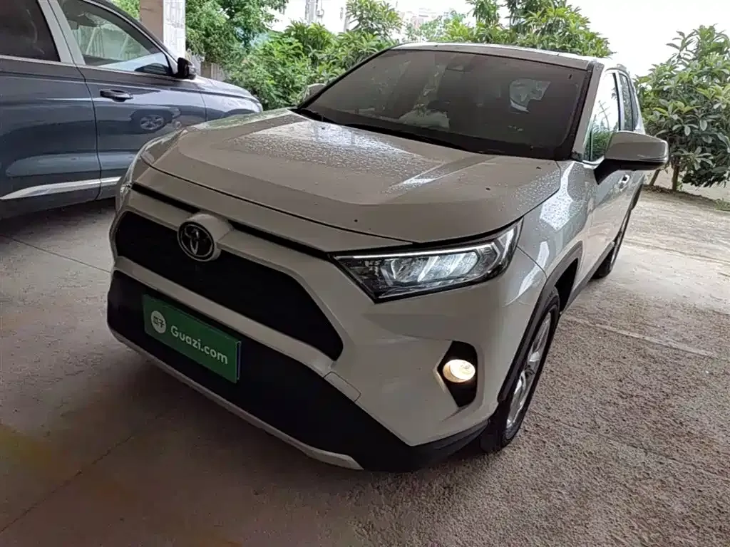 Toyota RAV4 — фото 10