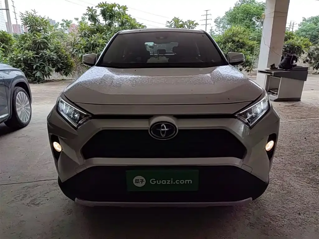Toyota RAV4 — фото 2
