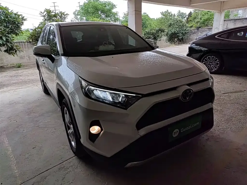Toyota RAV4 — фото 3