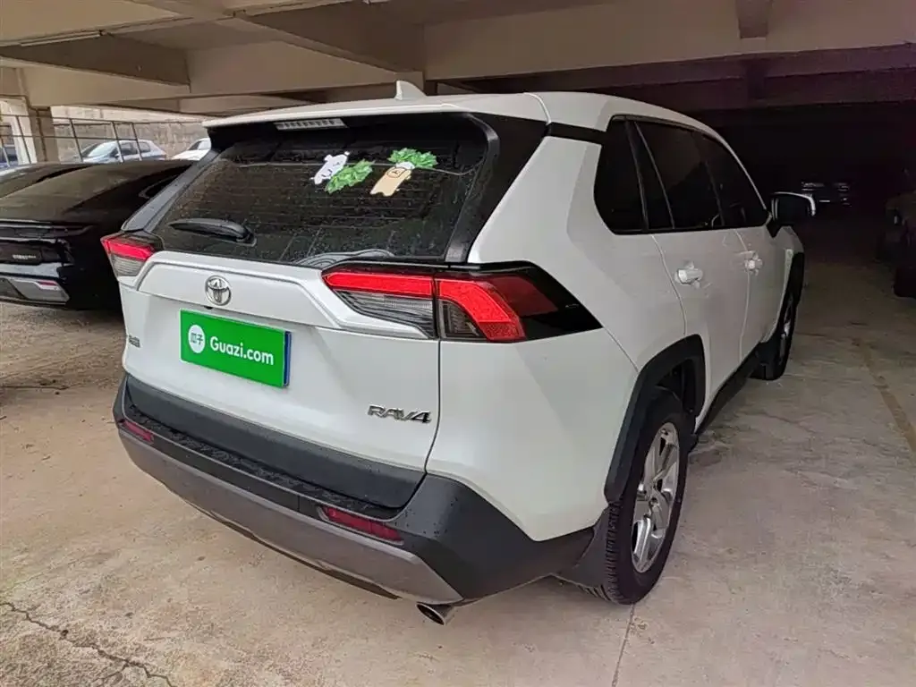 Toyota RAV4 — фото 7