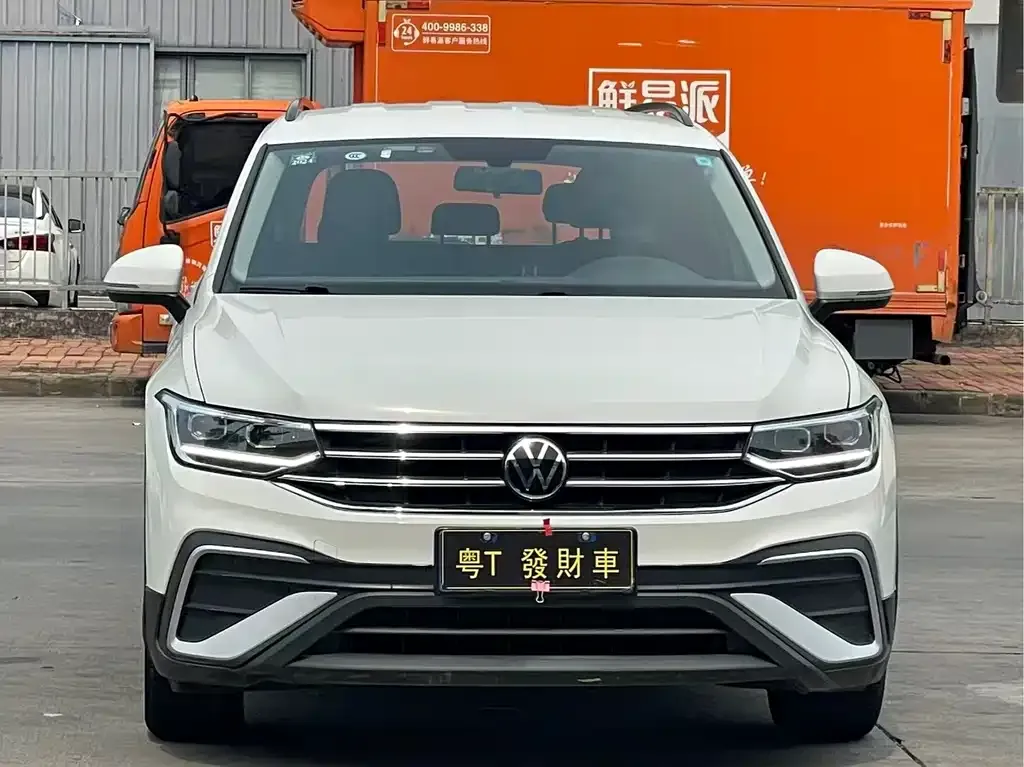 Volkswagen Tiguan L — фото 6