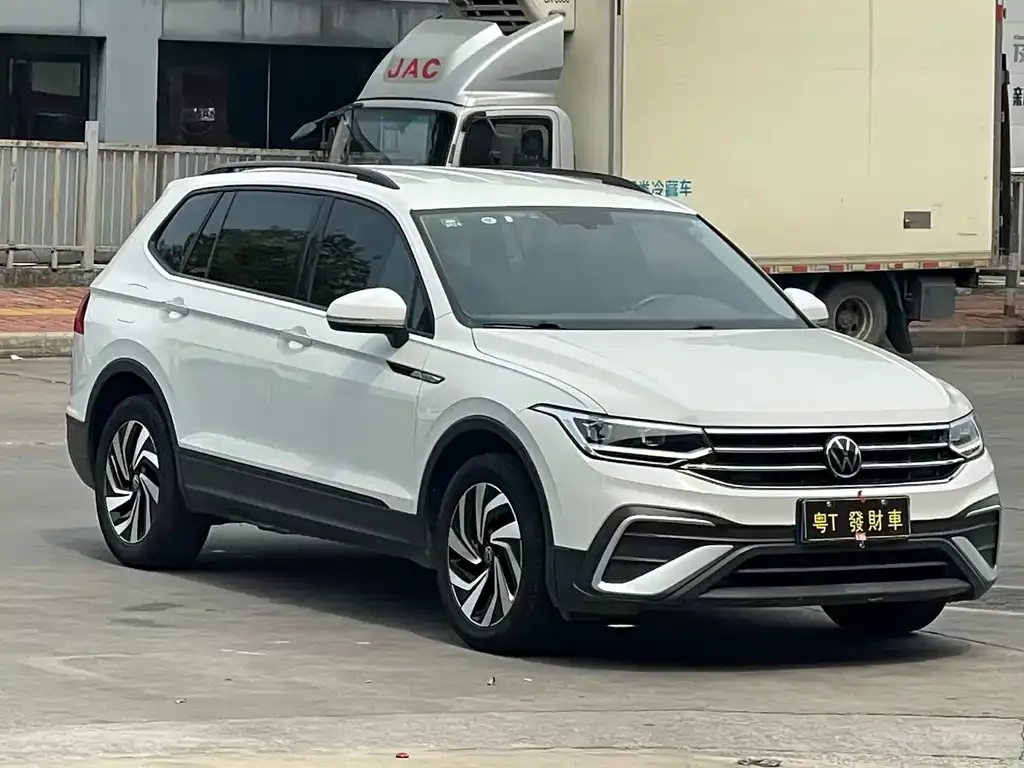 Volkswagen Tiguan L — фото 7