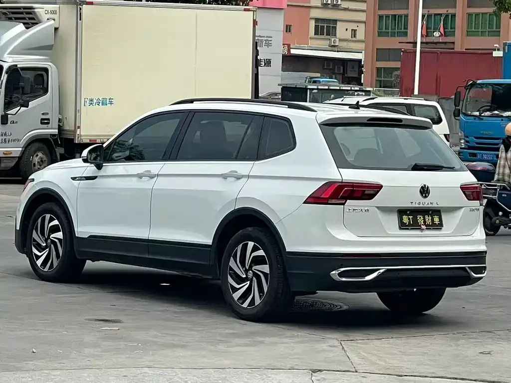 Volkswagen Tiguan L — фото 8