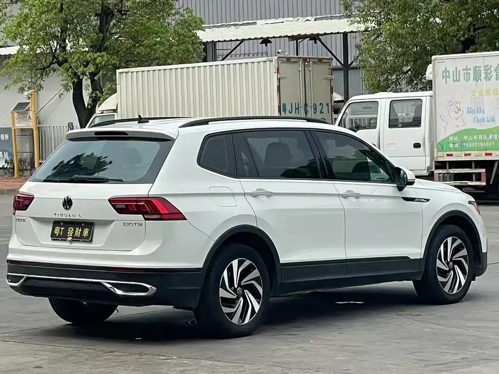 Volkswagen Tiguan L — фото 9