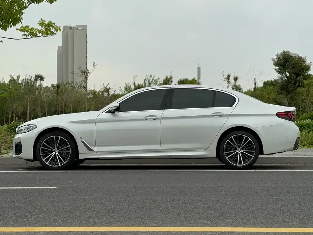 BMW 5 Series — фото 10