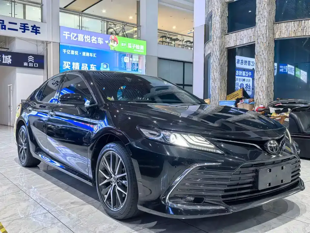 Toyota Camry — фото 7