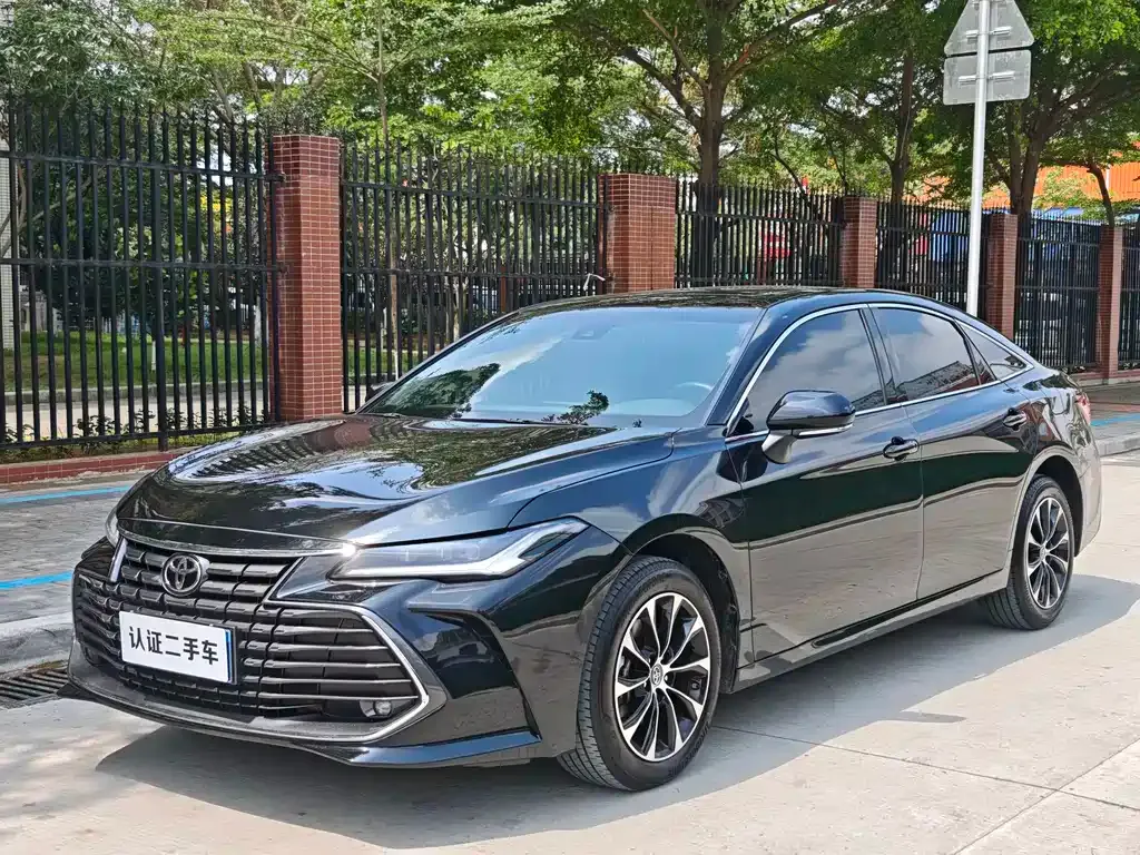 Toyota Avalon — фото 1