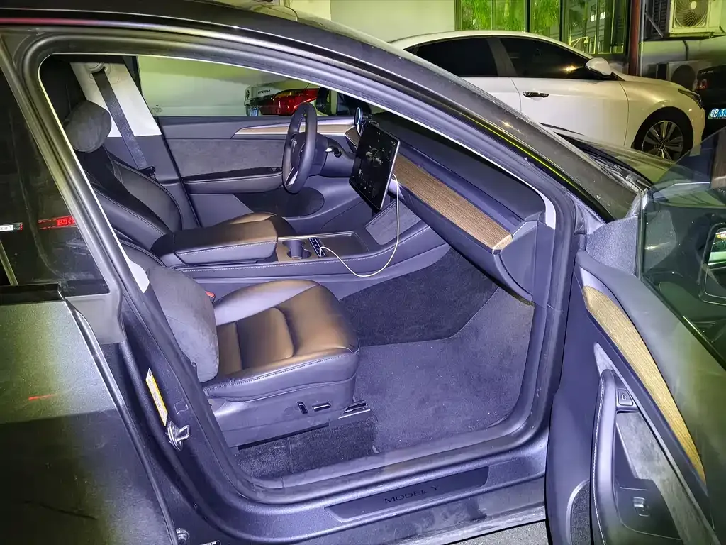 Tesla Model Y — фото 4